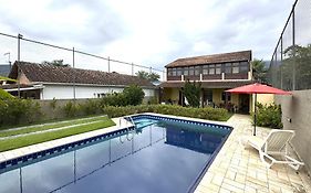 Casa c piscina a 700m da Praia de Caraguatatuba SP